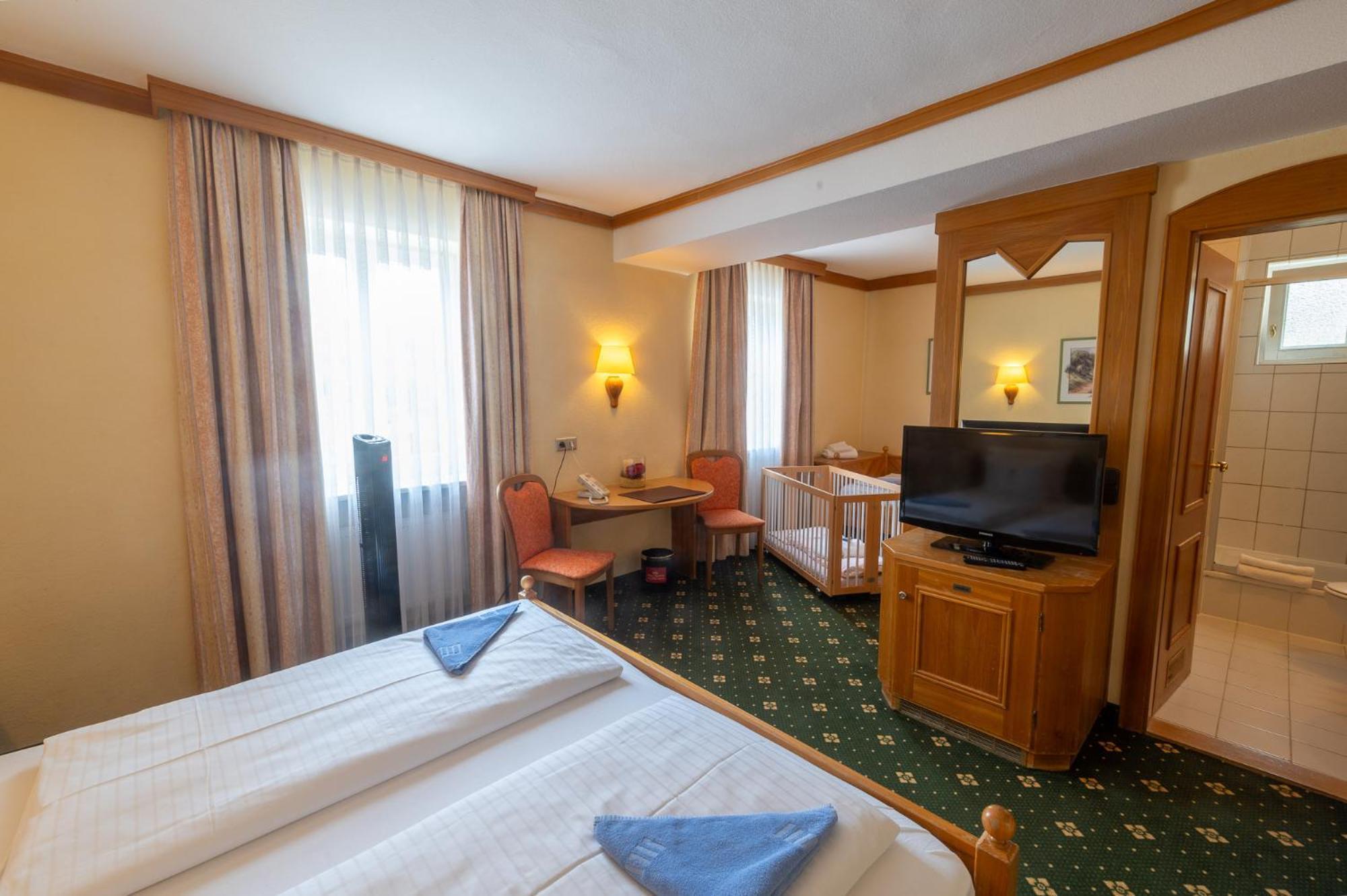 Oberschleißheim Chalet Zum Kurfuerst מראה חיצוני תמונה
