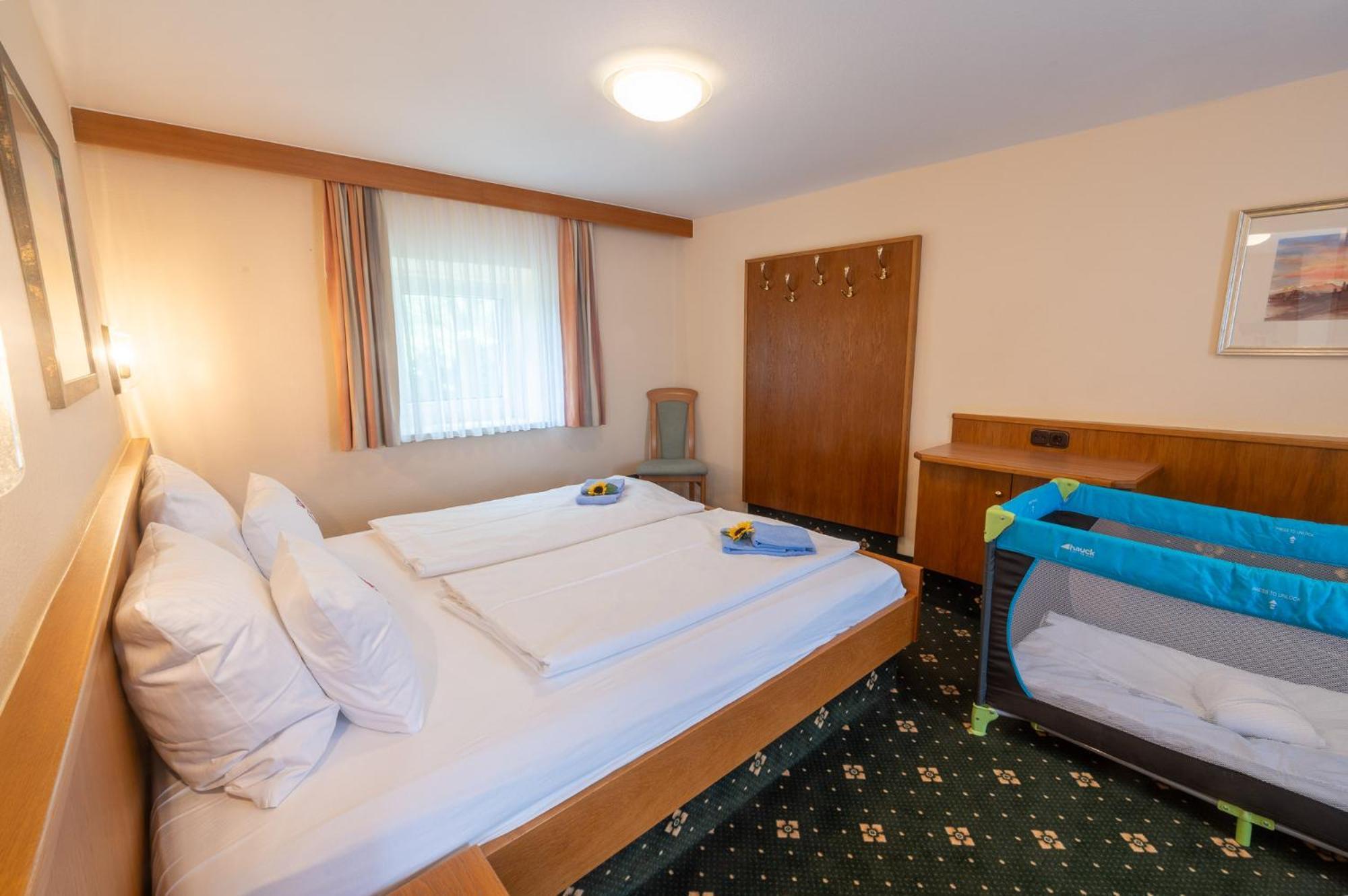 Oberschleißheim Chalet Zum Kurfuerst מראה חיצוני תמונה