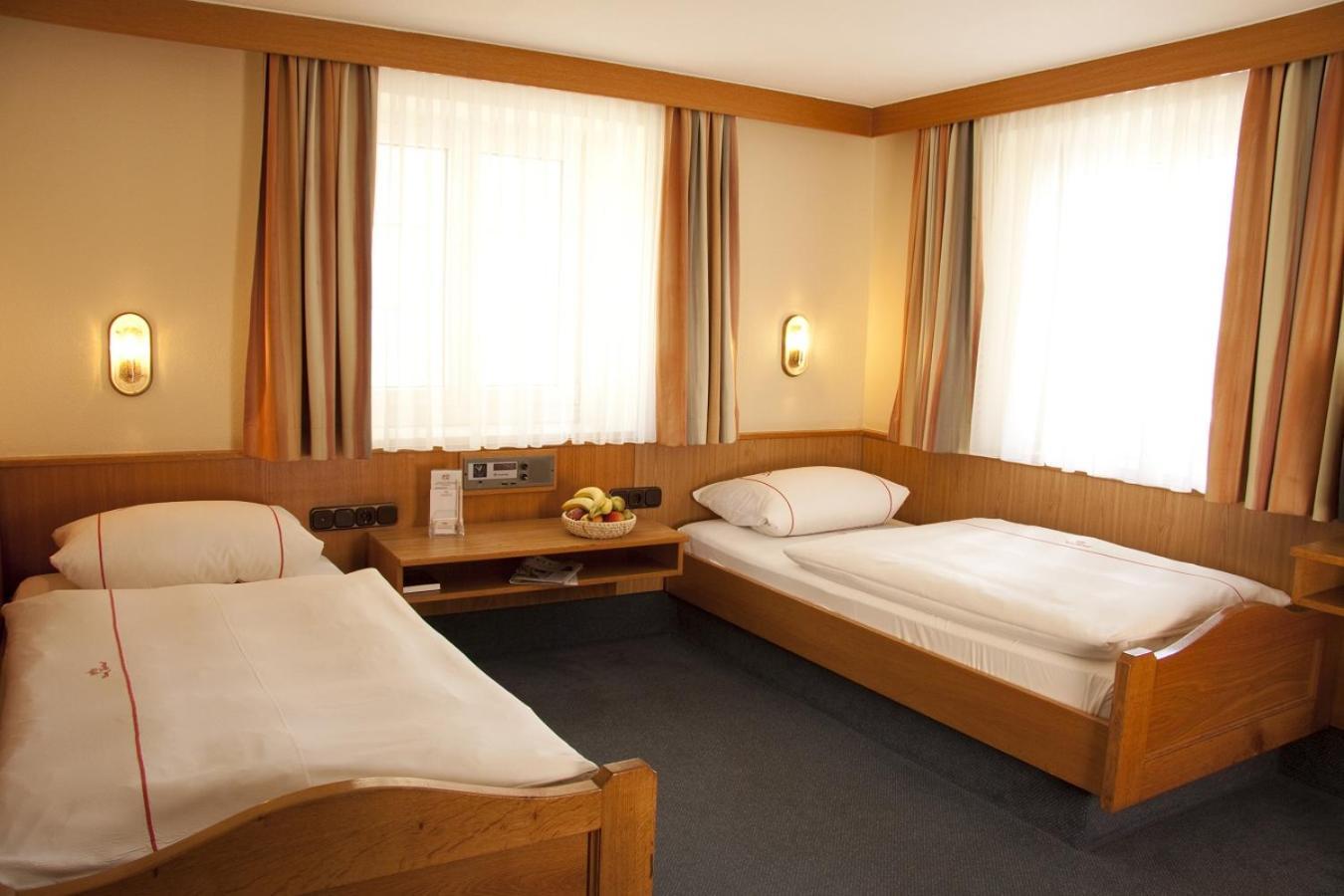 Oberschleißheim Chalet Zum Kurfuerst מראה חיצוני תמונה