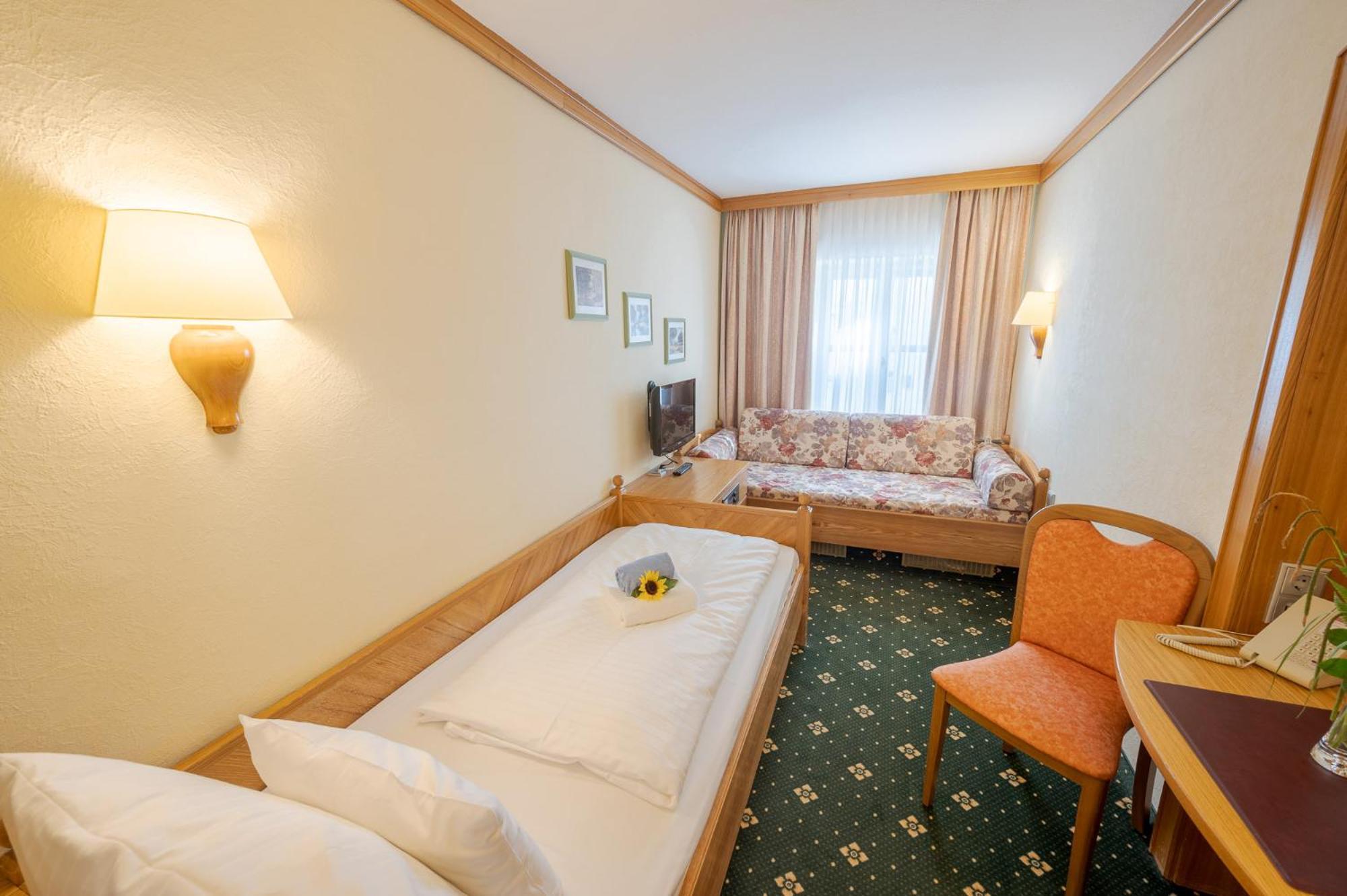 Oberschleißheim Chalet Zum Kurfuerst מראה חיצוני תמונה